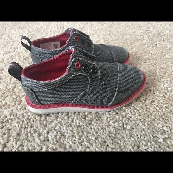 Toms - Picture 3 of 7
